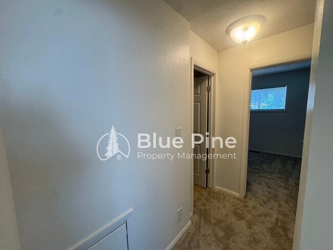 Building Photo - 301 E 18th St