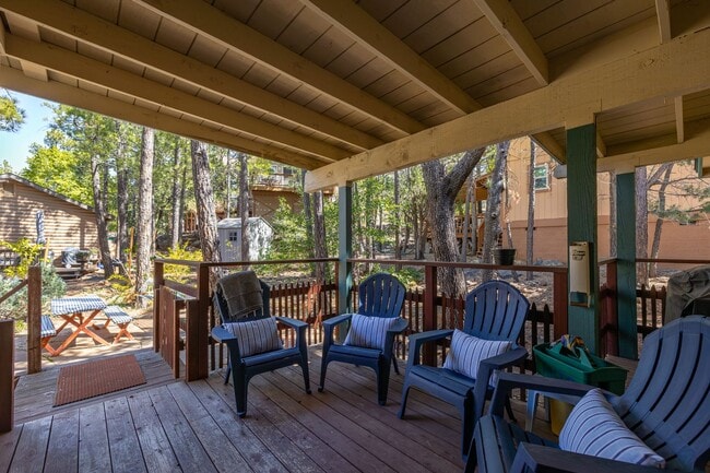 Building Photo - 3 bedroom, 2 bathroom, Spacious Scenic Munds Park Home!