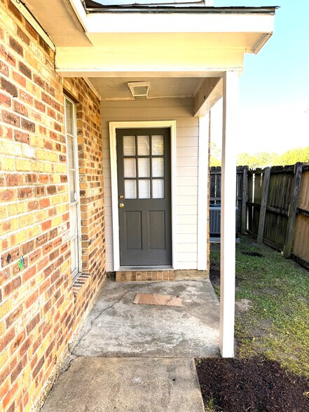 Building Photo - 3149 O'Neal Ln