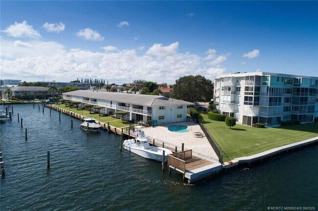 Building Photo - 68 Yacht Club Dr