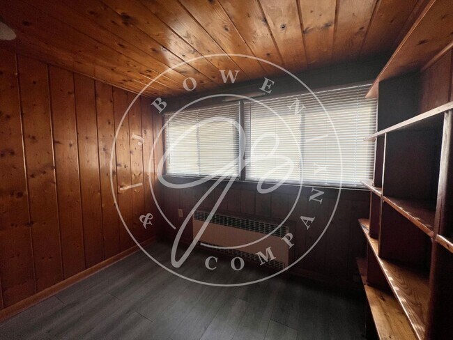 Building Photo - "Charming 3-Bedroom with 2 Full Baths in t...