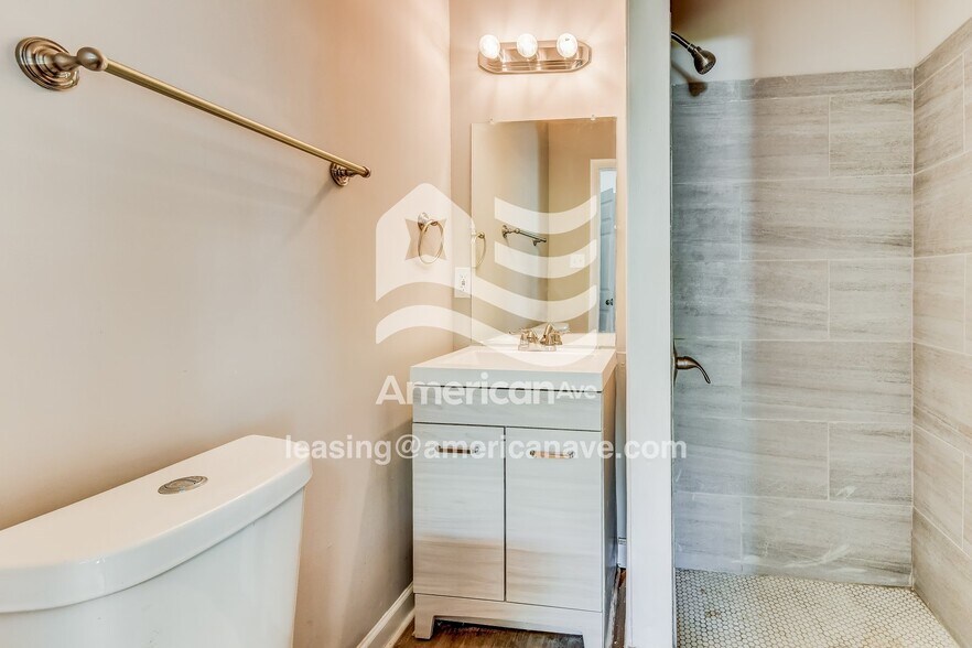 Building Photo - 907 47th Way S