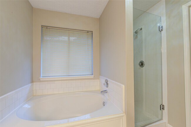 Building Photo - 3322 Larkwood Ln