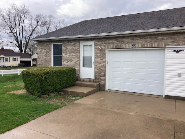 Building Photo - Single Level 2 Bed Apartment with Garage