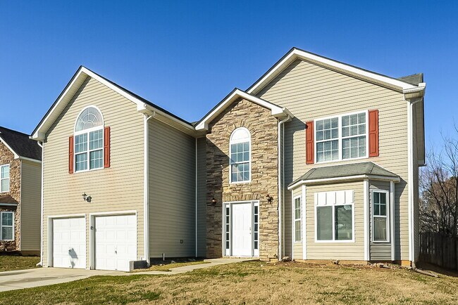 Building Photo - 6083 Trotters Cir