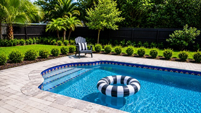 Building Photo - FURNISHED Beautiful Pool Home x Rent in Winter Park Close to Rollins College !