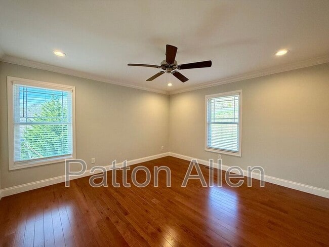 Building Photo - 207 Riverside View Dr