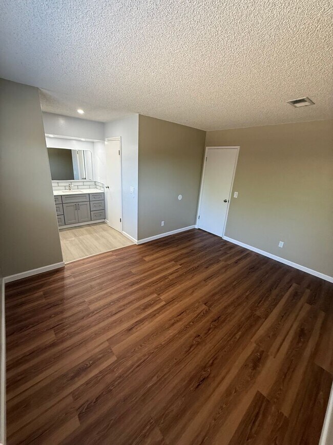 Building Photo - *Beautifully Updated 4 Bedroom, 2 Bathroom Home in Fairfield!*