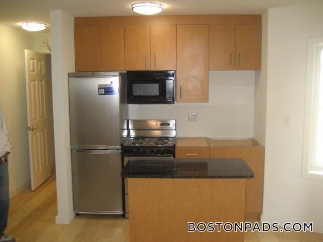 Building Photo - 461 Park Dr