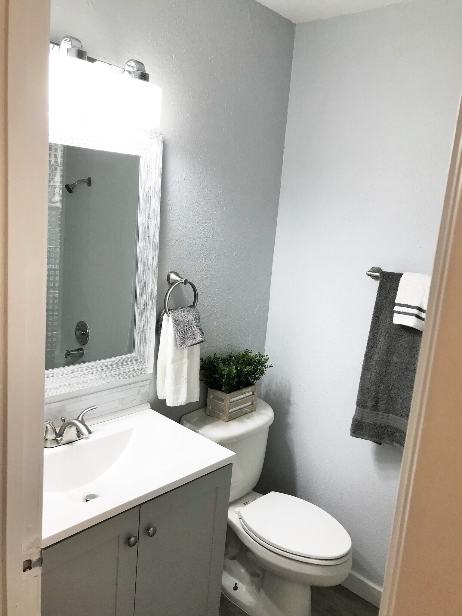 2nd bathroom - 10822 Green Brook Dr