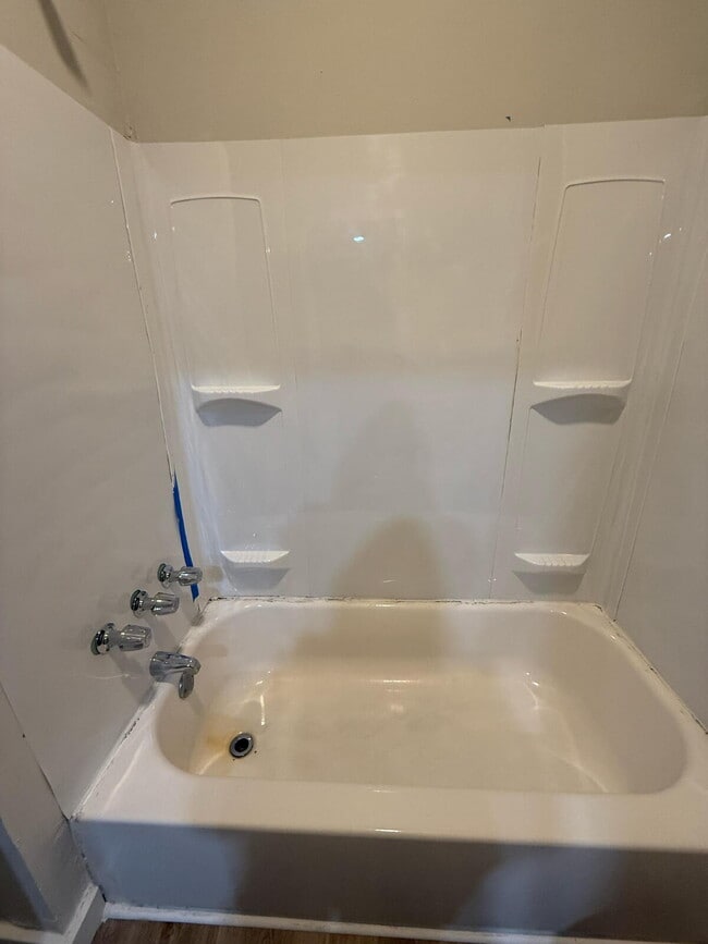 Building Photo - Bright & Cozy 3-Bed Duplex for Rent in Detroit