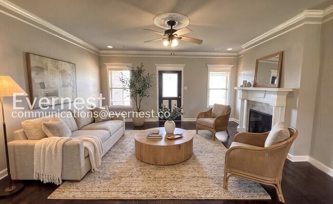 Building Photo - 4 Bed/3 Bath Home with Garage & Fenced Yard / Pet-Friendly / Available Now!
