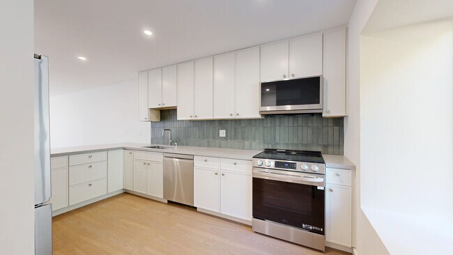 Building Photo - 50 Corte Real