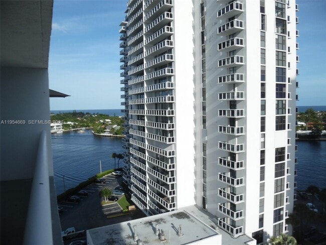 Building Photo - 20505 E Country Club Dr