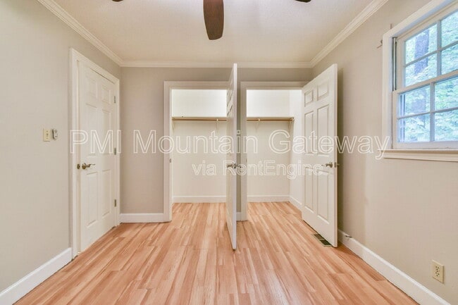 Building Photo - 42-56 Greenwood Cir