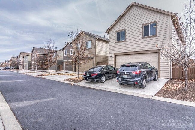 Building Photo - 20758 NE Sierra Dr