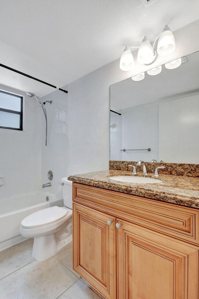 Building Photo - 1495 Lake Crystal Dr