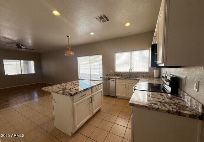 Building Photo - 12524 W Adams St