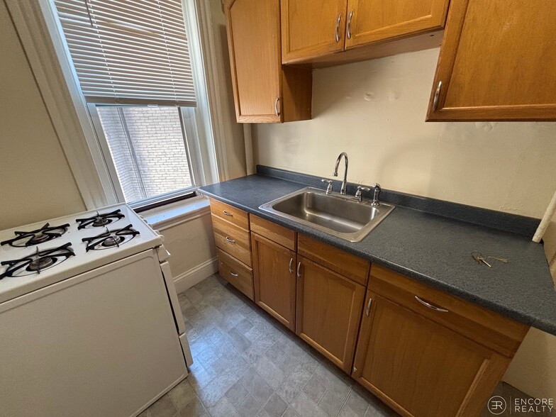 Building Photo - 360 Riverway