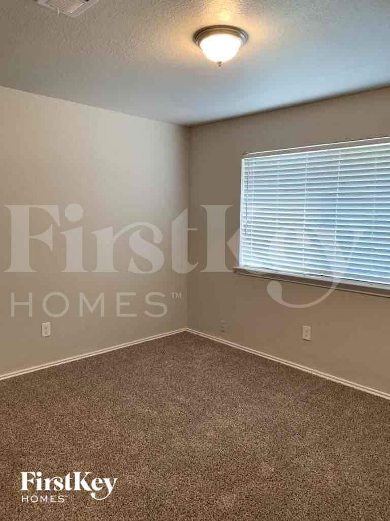 Building Photo - 2322 Piddler Dr