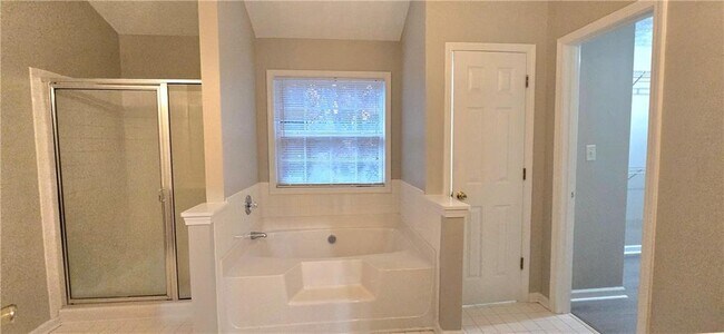 Building Photo - 610 James Ridge Dr