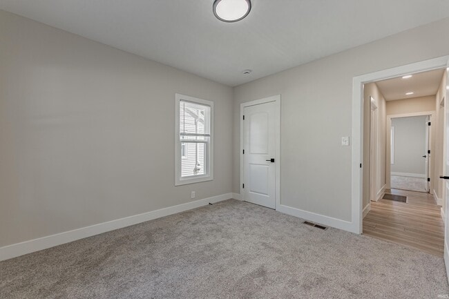 Building Photo - 808 S Cullen Ave