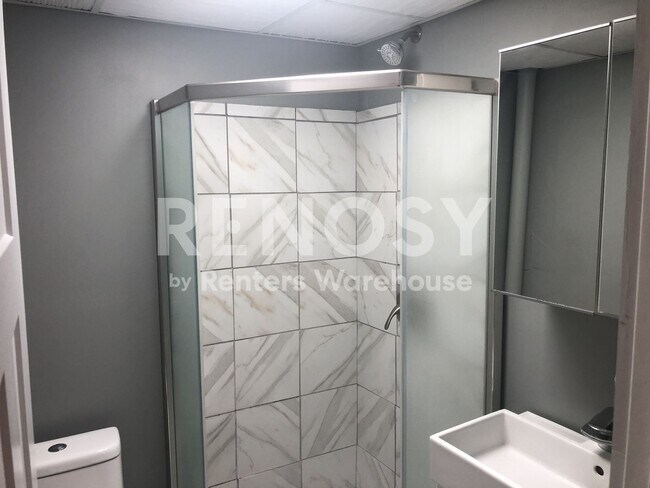 Building Photo - Available July 1st - 1 Bed/1 Bath Triplex in Prior Lake