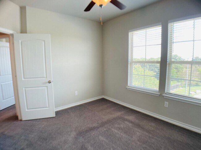 Building Photo - Charming Nestled Home near 281 and 1604