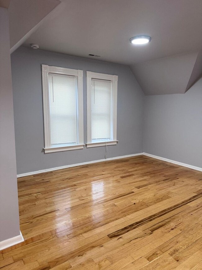 Building Photo - 174 Portsea St