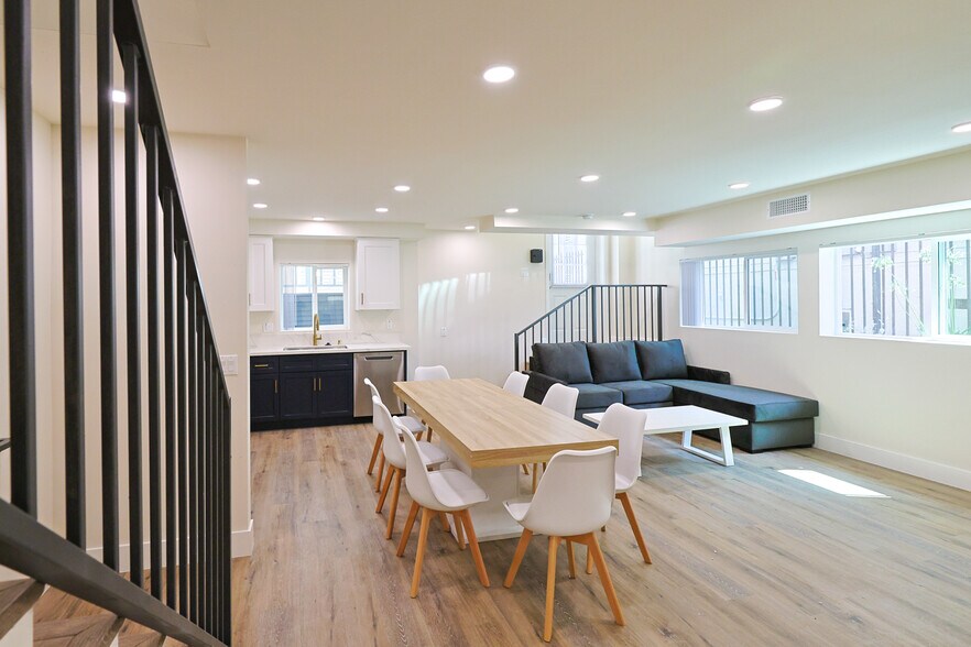 Building Photo - 1426 W 27th St