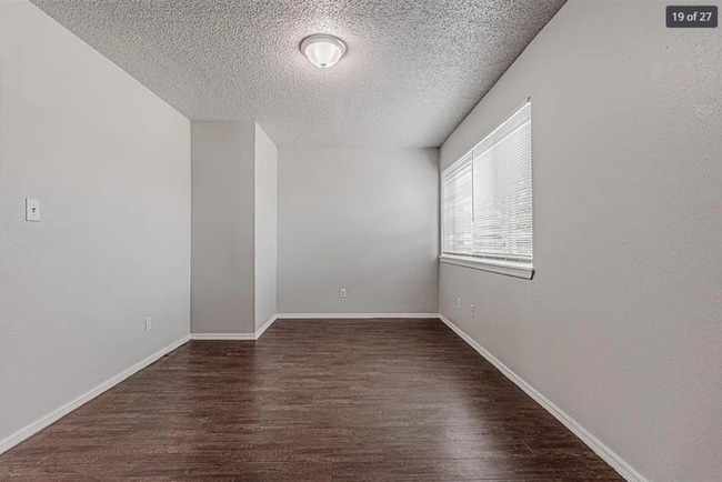 Building Photo - 1402 Bill Carrol Dr