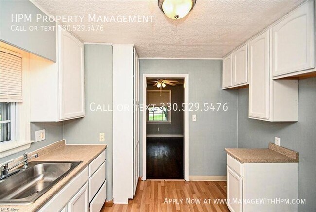 Building Photo - 1699 Sunset Ave