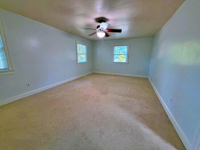 Building Photo - 8800 Sedbergh Dr