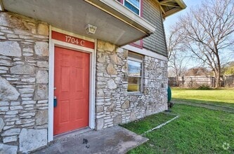 Building Photo - 1704 E M. Franklin Ave