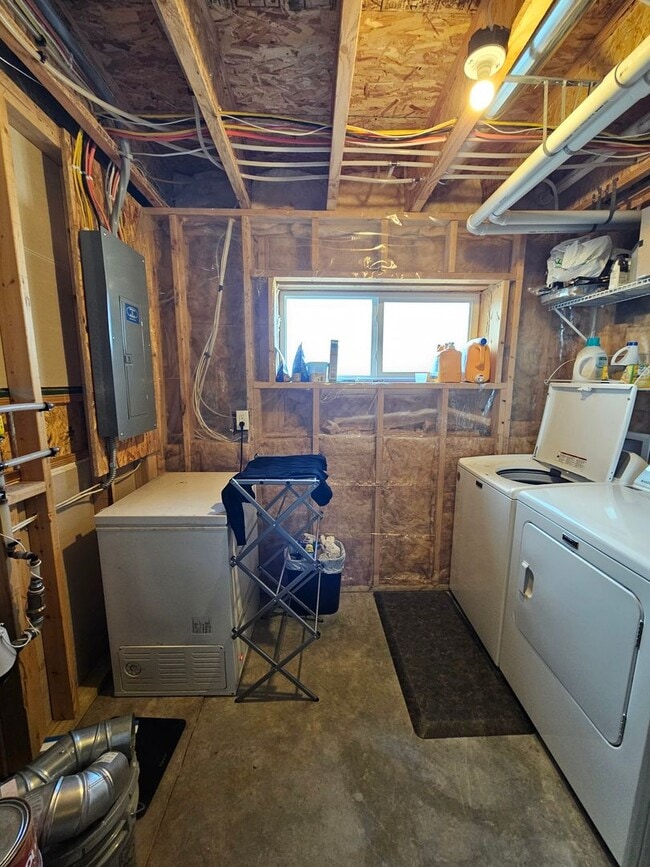 Building Photo - 4 BED | 2 BATH | DOUBLE GARAGE | RAPID VALLEY