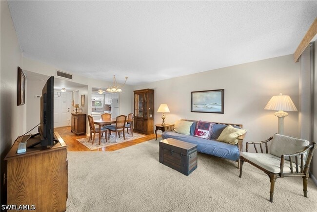 Building Photo - 400 Forest Lakes Blvd