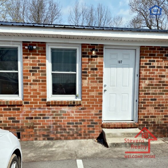 Primary Photo - 500 Skyline Dr