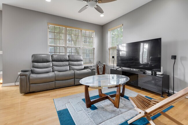 Building Photo - 460 Vaughn Cir