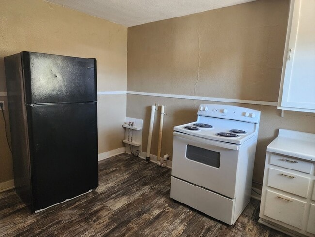 Building Photo - 2 Bed 1 Bath Home!