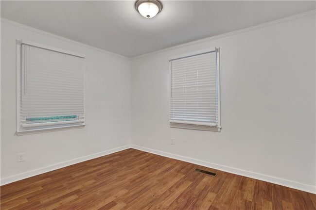 Building Photo - 1367 Kenilworth Dr SW