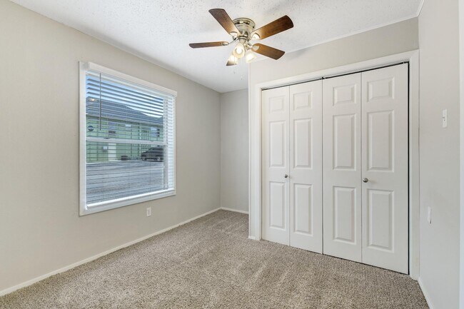 Building Photo - 1512 Broadmoor Dr