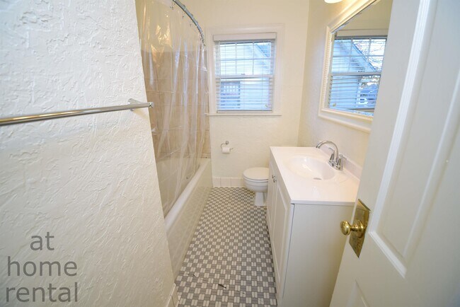 Building Photo - 1740 S Yorktown Ave