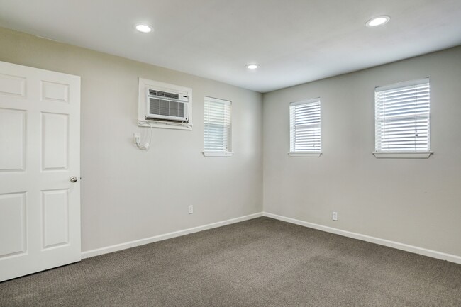 Building Photo - 9814 Airway Ln