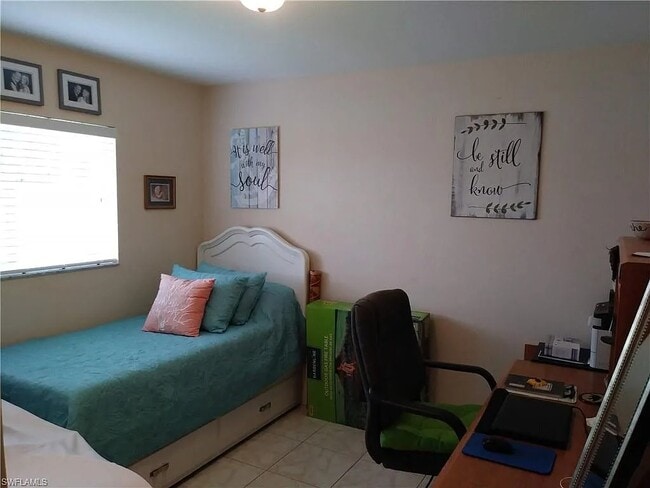 Building Photo - 502 NE 19th Ct