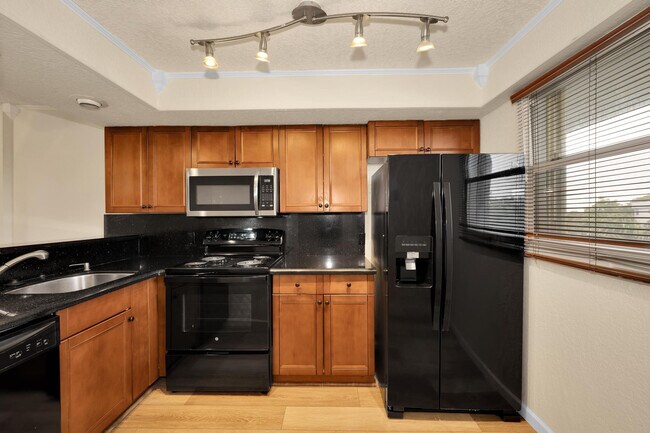 Building Photo - 118 Royal Pk Dr