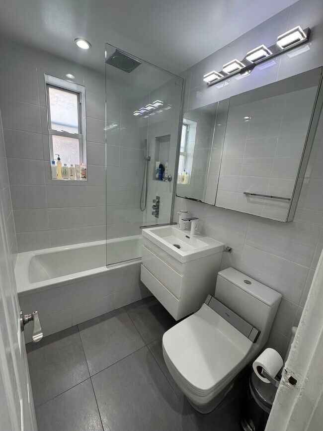 Building Photo - 64-35-35 Yellowstone Blvd