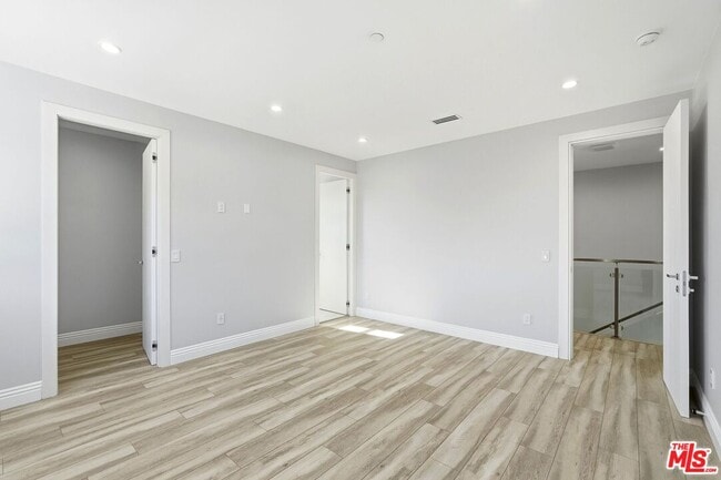 Building Photo - 6717 Sunnyslope Ave