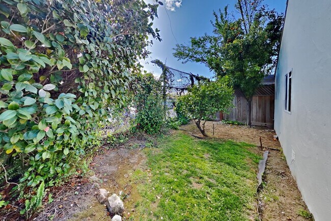 Building Photo - Charming Land Park Cottage – A Hidden Gem in the Heart of the City
