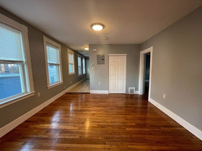 Building Photo - 20-22-22 Wilson St