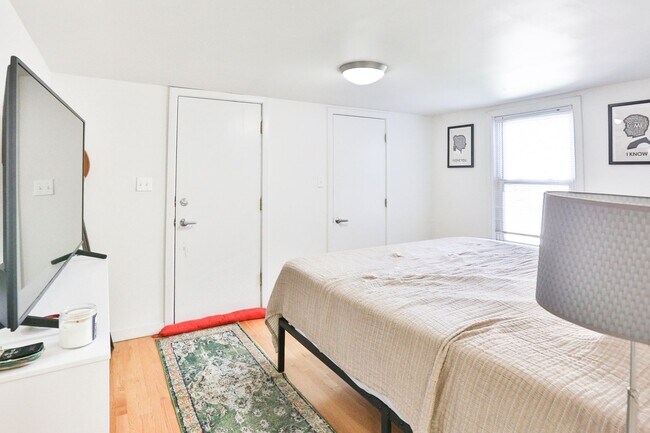 Building Photo - Wicker Park Big 3 Bedroom 2 Bath Private Coach House. Decks and Outdoor Space.
